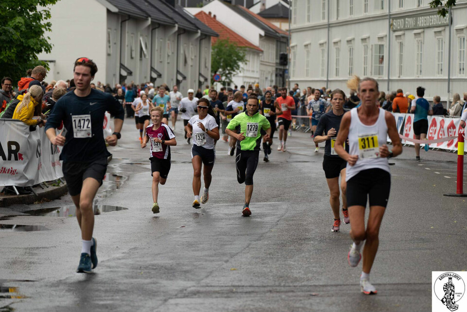 Det er alltid folksomt langs løypa i Kristinaløpet. (Foto: arrangøren)