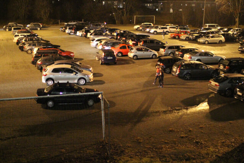 Grusbanen benyttes som vanlig til parkering. vk3-parkering.jpg