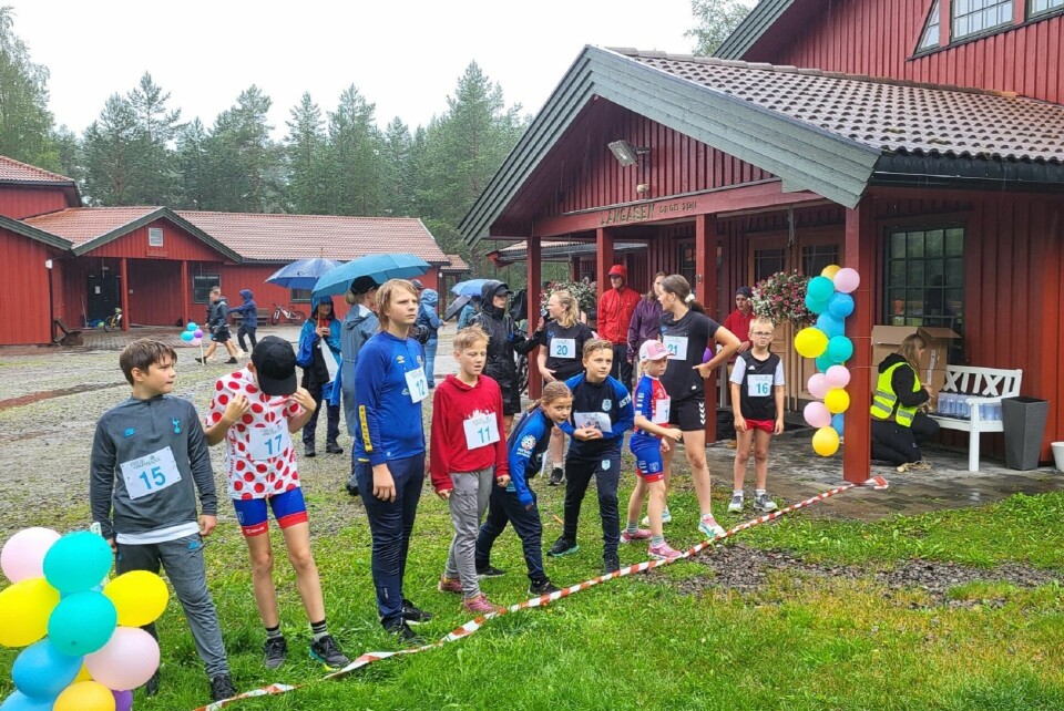 Barna som stilte sporty opp i årets duathlon med løping, sykling og mer løping. Det var gratis å delta, og alle fikk medalje og premie for imponerende for innsats. (Foto: Madeleine Berg)
