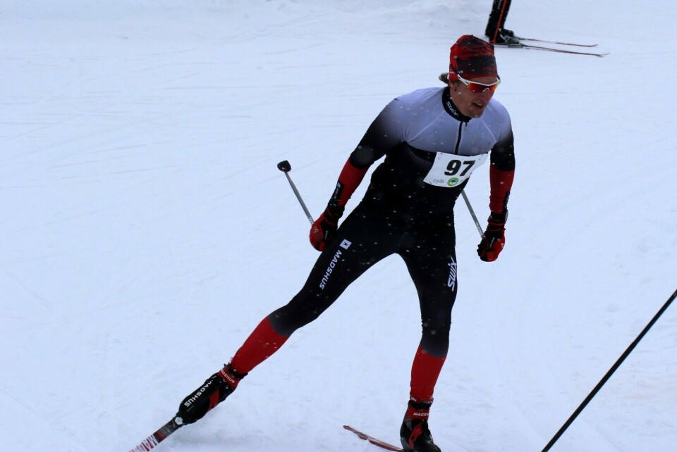 Lars Berger tar svinngen ved Kroksjøen som klar førstemann i M45-49. (Foto: Kjell Arild Andersen)