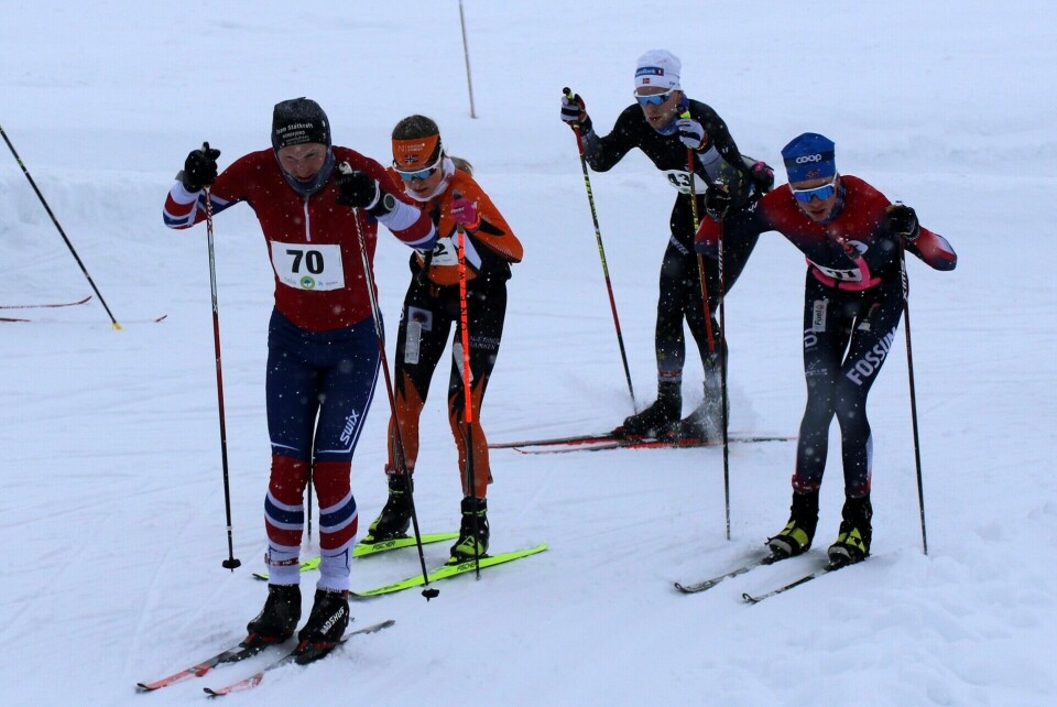 Marie Renee Sørum Gangsø i følge med Anders Vonheim (70), Fredrik Glomsrud Stenersen (43) og August Wergeland (101) som alle fikk “tjejdeng” til slutt. (Foto: Kjell Arild Andersen)