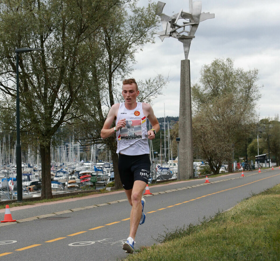 Frognerstranda16km_Marius_Vedvik_Arnold-Haukelands_skulptur_AZ3T8117