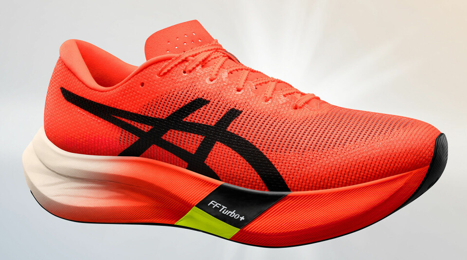 Asics Metaspeed Edge Paris:Asics-skoen er noen gram lettere og har litt bedre demping og respons enn Puma-skoen, men lav dropp kan by på utfordringer i lange løp. (Foto: Asics) Asics Metaspeed Edge Paris: Asics-skoen er noen gram lettere og har litt bedre demping og respons enn Puma-skoen, men lav dropp kan by på utfordringer i lange løp. (Foto: Asics)