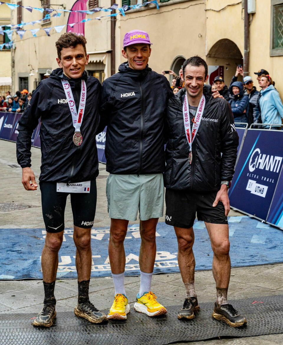 Jim Walmsley fra USA (midten) vant 120-kilometeren foran spansk-norske Kilian Jornet (til høyre) og franske Vincent Bouillard. (Foto: arrangøren)