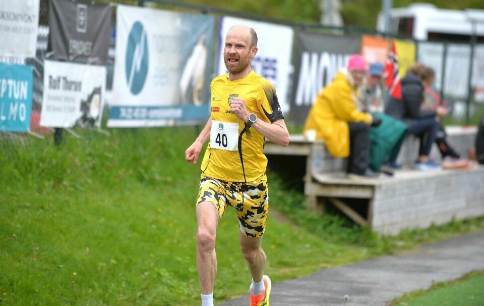 Tom Kenneth Ilagsmoen seiret på halvmaraton. (Foto: Line Fossland Blom / Namdalsavisa)