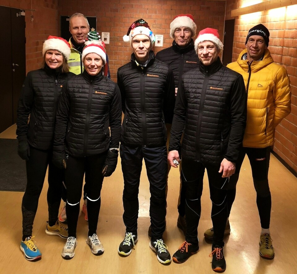 Arrangørgjengen som sørger for løpemoro på Hamar hver fjerde tirsdag gjennom hele vinteren (fra venstre) Bente Langøigjelten, Erik Syversen, Esther Innselset, Jo Reistad, Pål-Erik Langøigjelten, Thomas Pedersen og Håkon Amb. (Foto: Rolf Bakken)