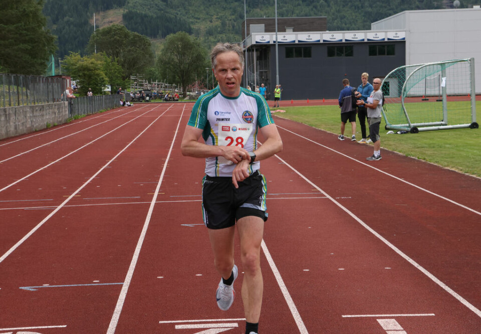 Hilmar Kråkenes løper inn på tiden 2:59:32. 210A3281.jpg