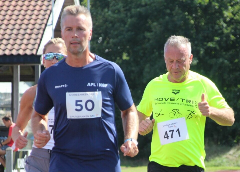 Fuld koncentration. Christian Solheim (50) følges tæt af Tine Solheim og Peter Woods (471). Christian og Tina fulgtes ad og kom i mål i henholdsvis 22:46,4 og 22:36,8, mens Peter fik 22:51,4.