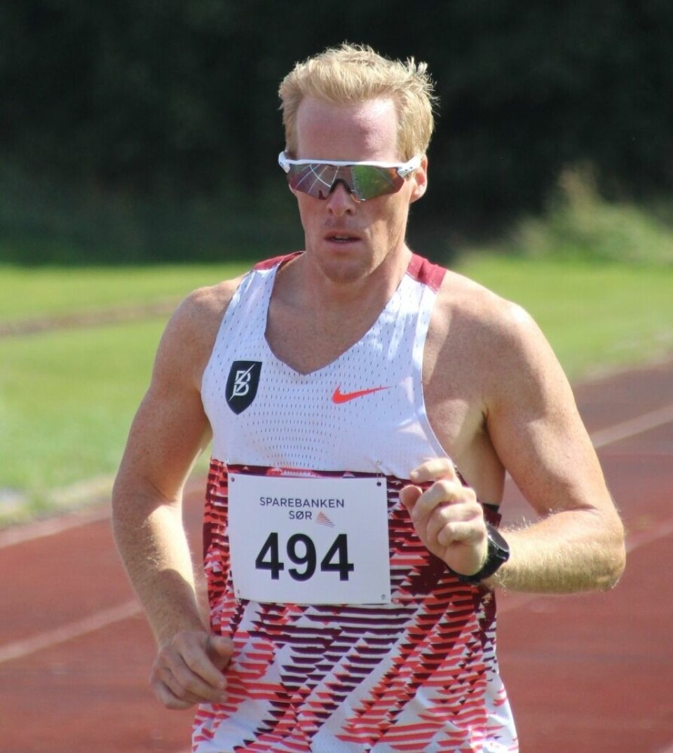 Morten Aggvin, Kristiansand løpeklubb kom til at løbe meget alene, men kom alligevel i mål på 38:48,5.
