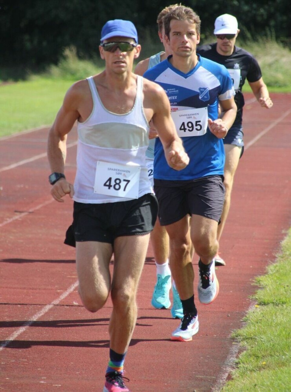 Denne gruppe fulgtes længe. Georg Smedsaas, Tvedestrand T&IF forrest fik 37:46,7 mens 495 Sigurd Svaland Aas, Birkenes IL fik 37:40,1 .