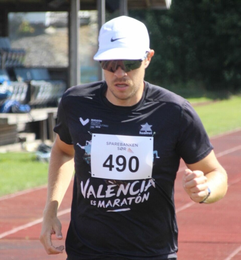Simen Skaansar lå bag gruppen med Georg Smedsaas herover, men løb forbi og fik 37:41,4.