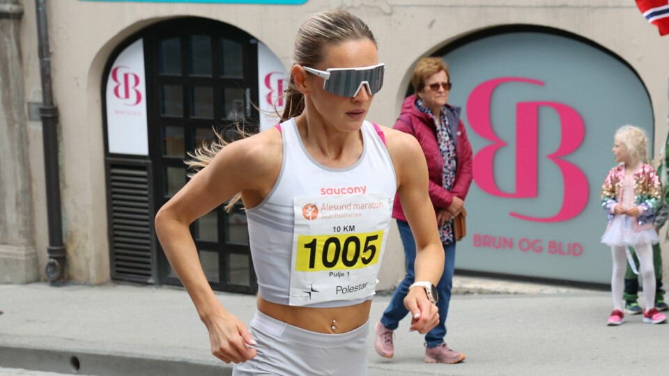 Live Johannessen Solheimdal da hun ble totalvinner på 10 km under Ålesund Maraton i fjor. (Foto: Marianne Røhme) Live Johannessen Solheimdal ble totalvinner på 10-kilometeren under Ålesund Maraton 2024