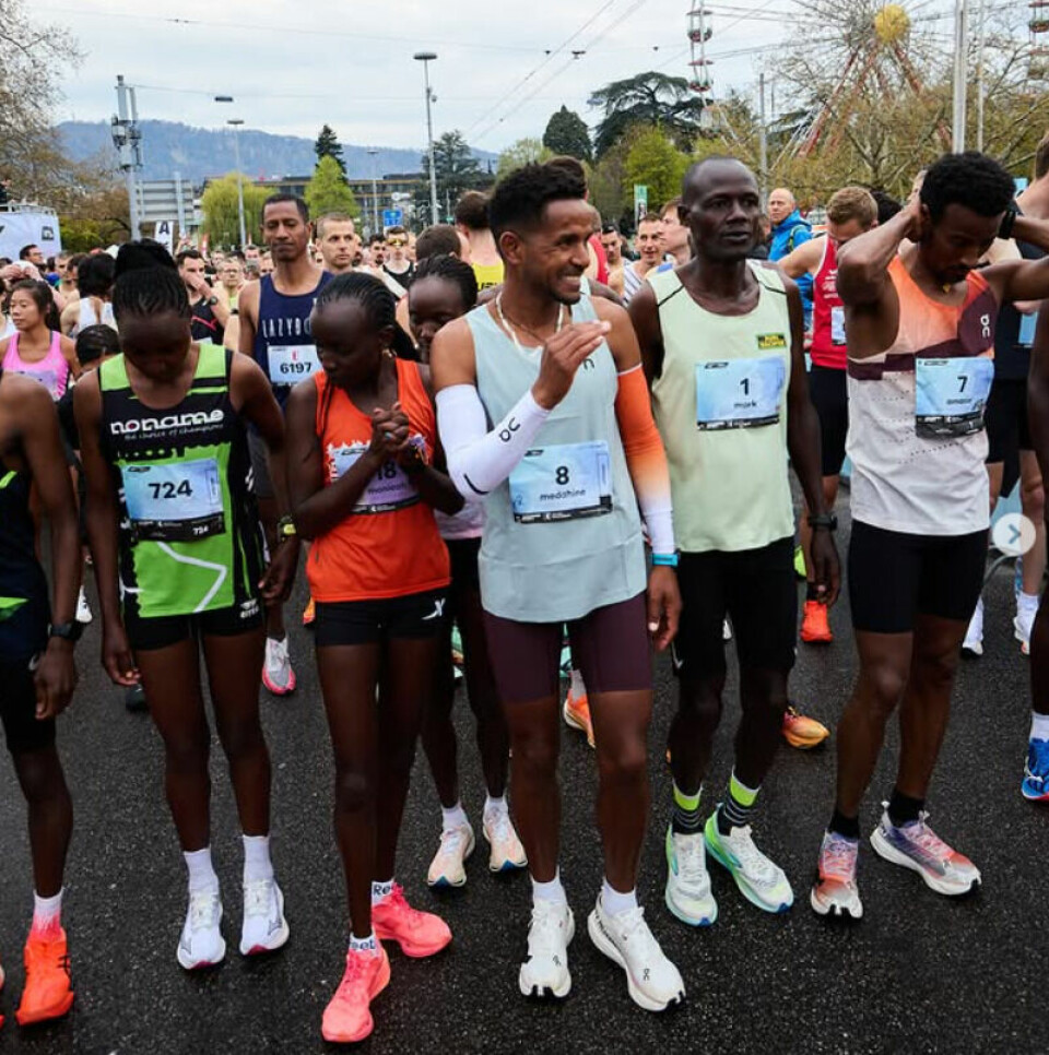 Fra maratonstarten med vinnerne Monicah Jeptoo (18) og Mark Kiptoo (1) i første linje. (Foto: arrangøren)