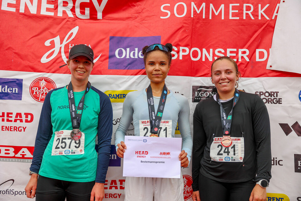 Premiepallen kvinner 10 km: Caroline Thorvik Olsen, Madeleine Ringbom og Hermine Liby.