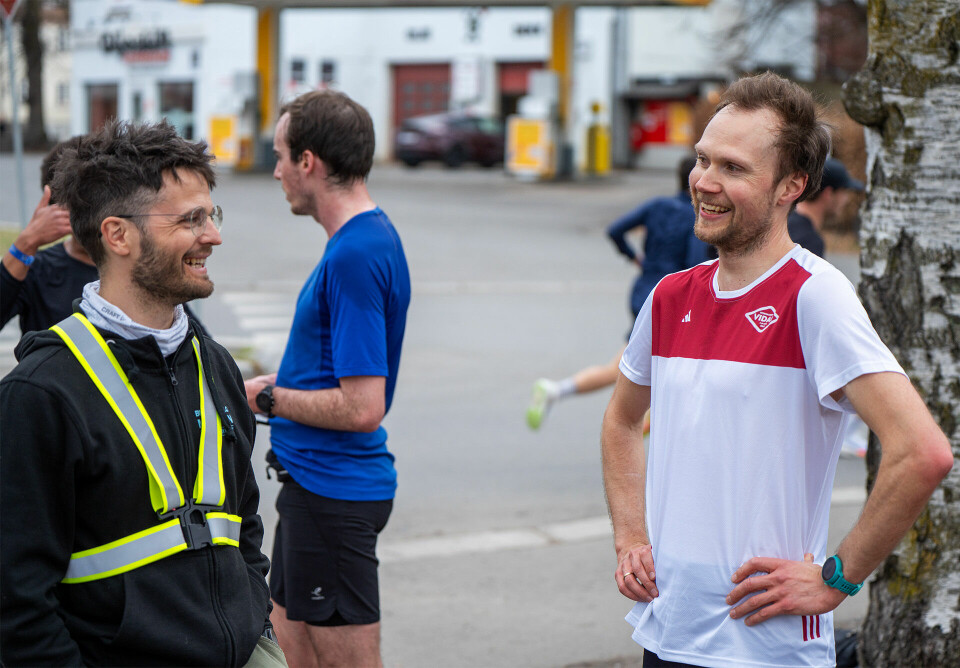 Trenerduo:Gustav Vasdal (til venstre) er trener for den store gruppa i SK Vidar Lang, mens Sjur Prestsæter har tatt ansvar for de som satser mest. (Foto: Gudmund Toverud Høglund)