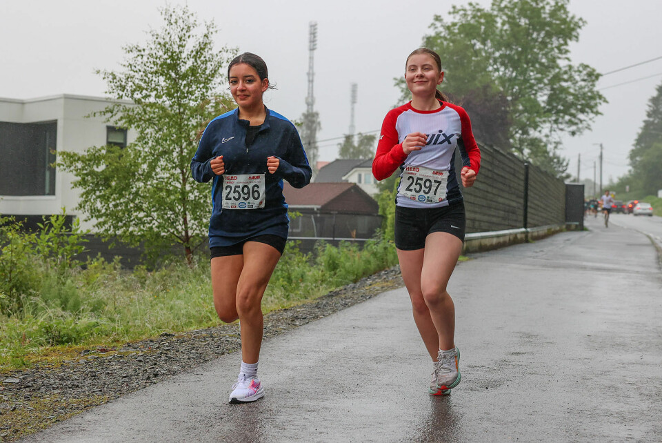 Karita Hansen og Hennie Thue Refsdal i fint driv på den første kilometeren av sin 5 km.