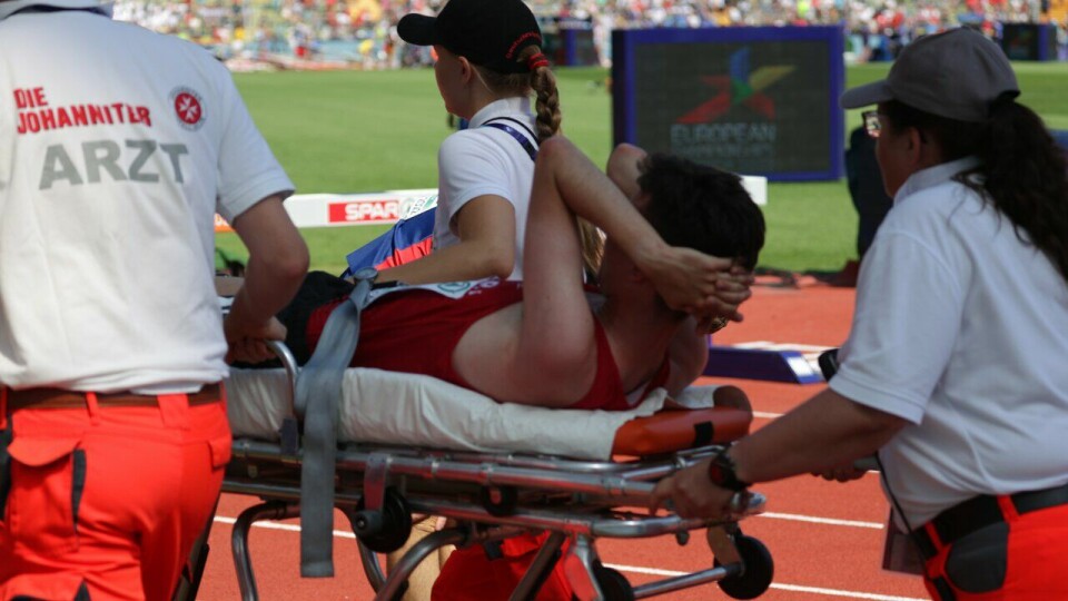 Skadd: Eg har hatt mange skadar frå springinga mi, men heldigvis aldri vore så skadd at eg har vorte køyrt bort av helsepersonell. (Foto: Arne Dag Myking / Kondis © Kondis) European Athletics Championships - 3000m hinder - Forsøksheat1 - Axel Vang Christensen
