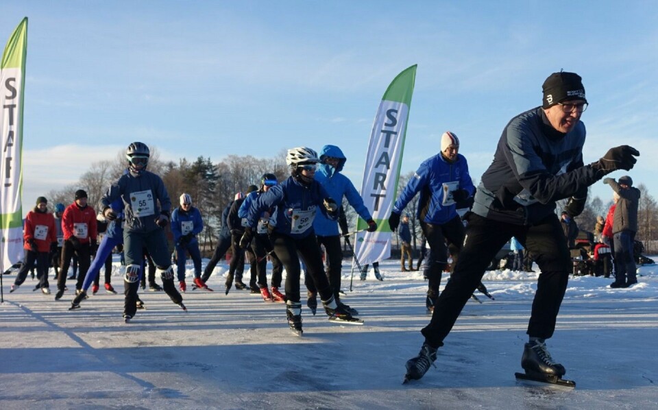 Starten har akkurtat gått for dagens største felt med 20 løpere på 20 km. (Foto: Arrangøren)