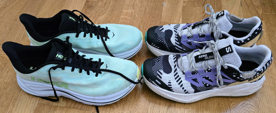 Mengdetreningssko:Hoka Clifton 10 (til venstre) anbefales de som prioriterer maksimal demping og stabilitet, mens Salomon Aero Glide 3 er for de som ønsker en mer fleksibel og leken opplevelse med mer respons. (Foto: Sven Kilander)