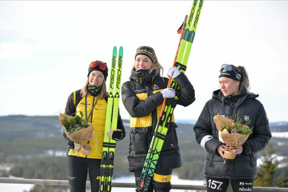 Fra venstre: Anikken Gjerde Alnæs, Emilie Fleten og Jenny Larsson på premiepallen. (Foto: Reichert/NordicFocus)