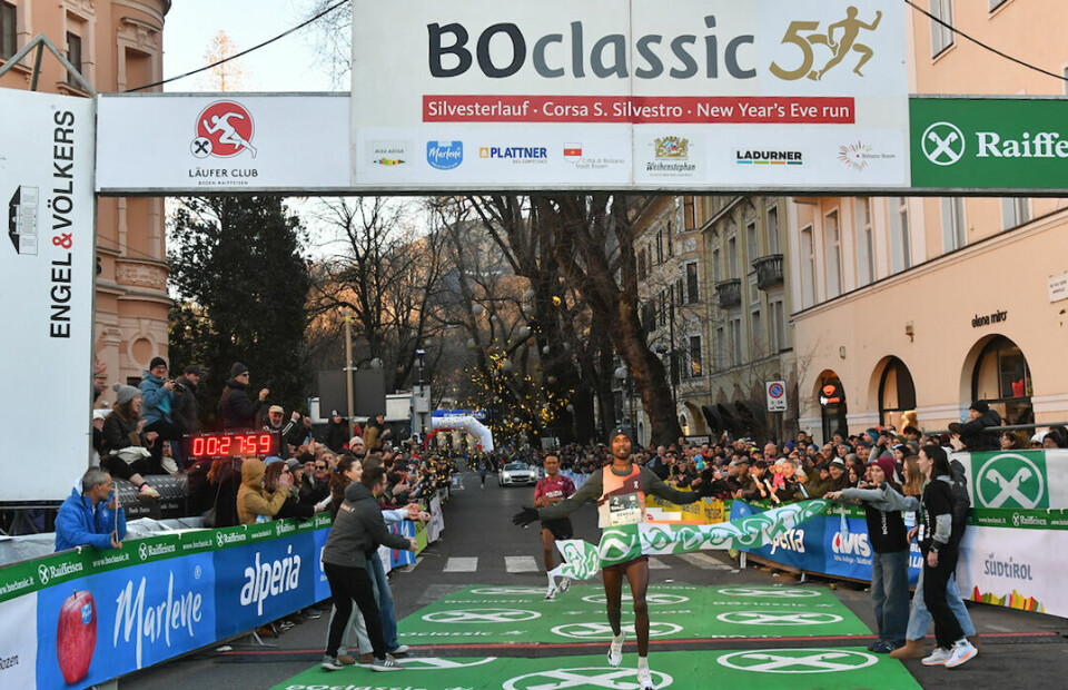 Inn mot mål er Bekele den sterkeste, og etiopieren klarer også så vidt ei tid under 28 minutter. (Foto: arrangøren)
