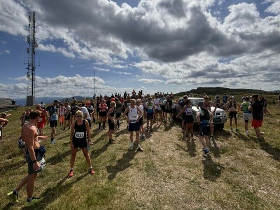 Fra starten for begge løpene på Kvitfjelleggen lørdag. (Foto: arrangøren)