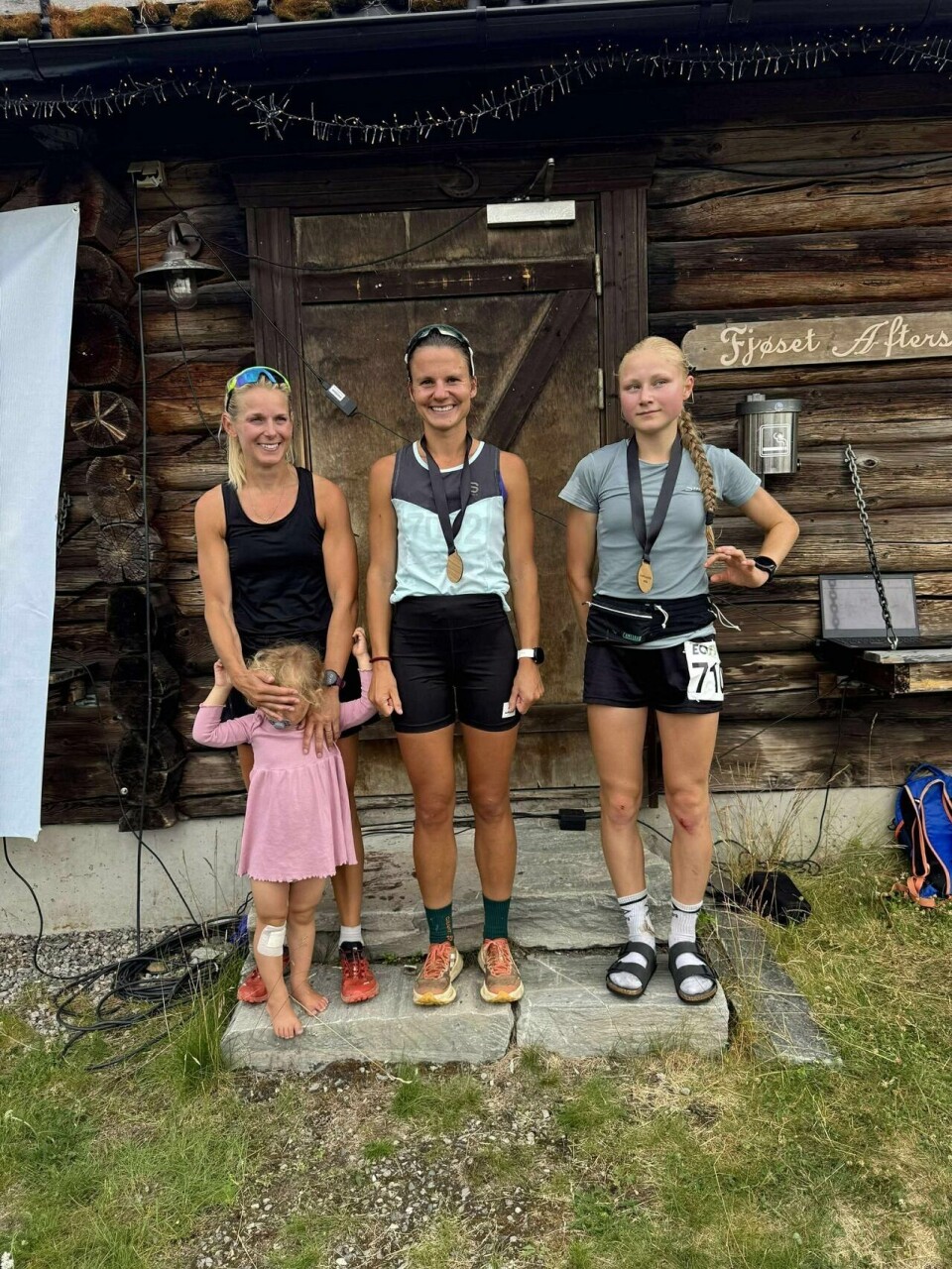 De tre beste kvinnene på Langlaupet. (Foto: arrangøren)