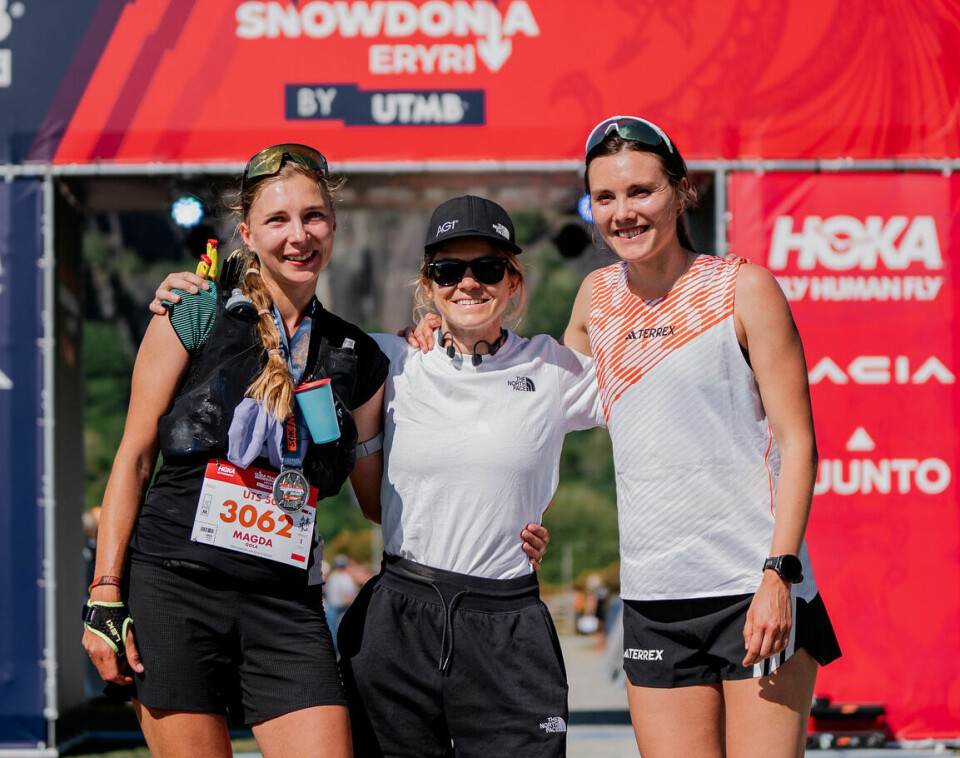 Britiske Elanor Davis (midten) vant foran norske Yngvild Kaspersen (til høyre) og polske Magda Gola. (Foto: arrangøren)