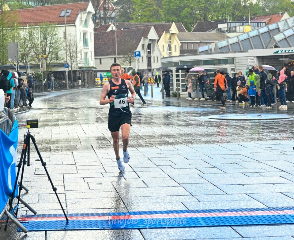 Martin Ukkelberg Sløgedal vinner kampen om 2. plassen tre sekunder foran Thomas Førland Asgautsen. (Foto: Trine Nessler Wichmann)