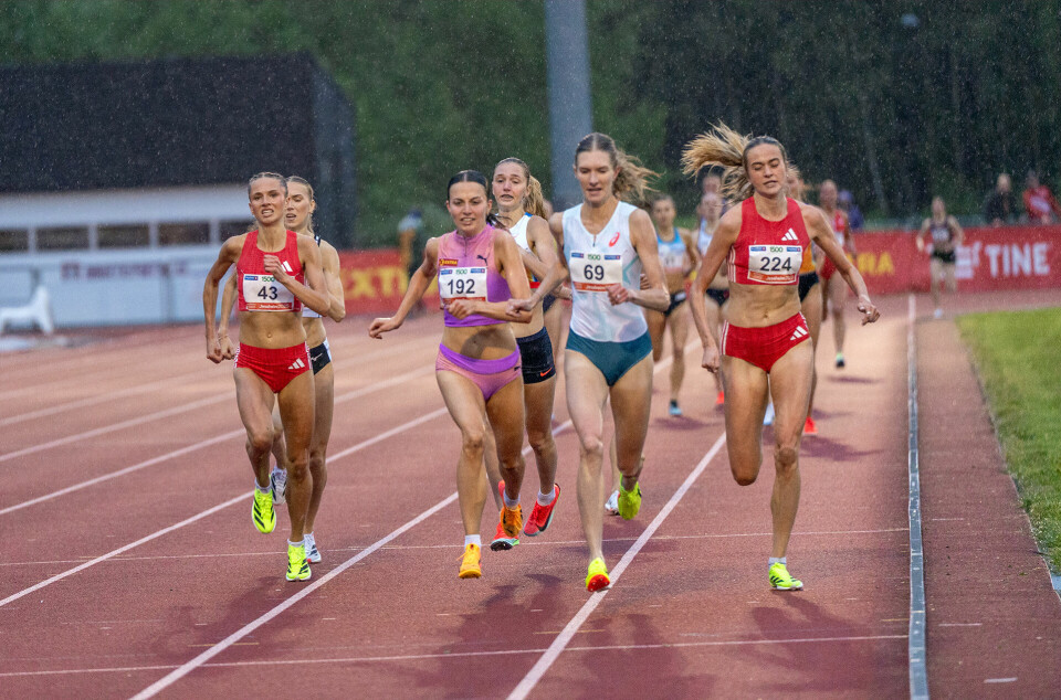 Eleanor Fulton (69) sikrer seieren, men det ble tett mellom henne, Ingeborg Østgård (192) og Amalie Sæten (224). (Foto: Einar Børve)