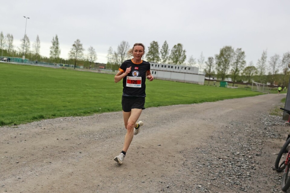 Silje Ravnsborg Christiansen nærmer seg friidrettsbanen på Lillestrøm i årets første karusell-løp. (Foto: Tom-Arild Hansen)