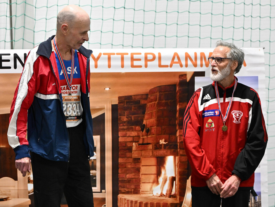 Nest best noensinne:Øystein Eriksens vinnertid i år er det bare Ivar Sandø som noen gang har løpt fortere enn i klasse 70-74 år. Og Øystein fikk gleden av å slå rekordholderen i år. (Foto: Samuel Hafsahl) Premie_NM-medaljer_m70-74_nr1_Oeystein_Eriksen_nr3_Oeystein_Syversen_DSC_2651.jpg