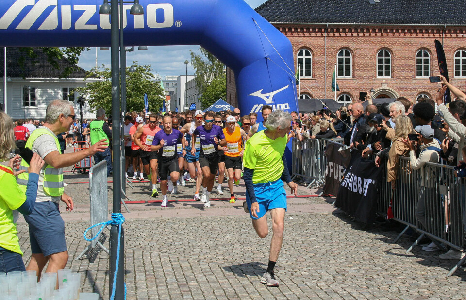Fra starten av 10 km på torget i Kristiansand klokken 15.10.