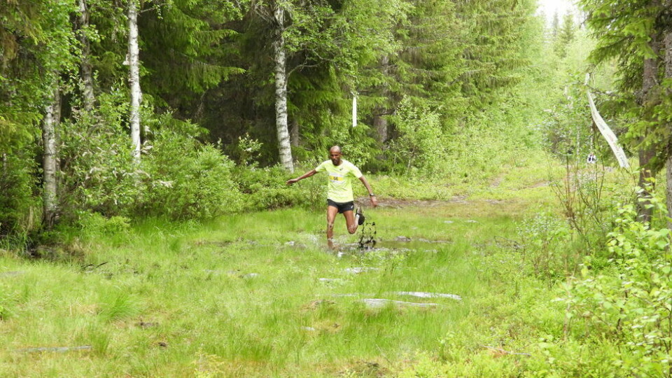 Weldu Negash Gebretsadik på vei til sin 9. seier i det bløteste partiet etter 15 km i fjor. (Foto: Stein Arne Negård)