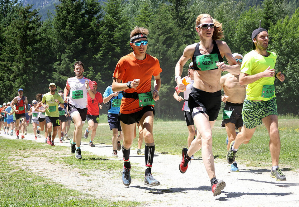 Silje Hansen (9225) har flere pallplasser fra tidligere løp under Mont Blanc Marathon, og i år stiller hun som flere ganger før på både KM Vertical og 10 km. Her ser vi henne under 10 kilometeren i 2019 der hun ble nummer tre totalt. (Foto: Hilde Gudem) 10km_Silje_Hansen_4S7A9739.jpg