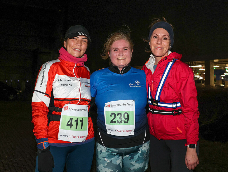 Tre fornøyde løpere: Hilde Marcela Rivera, Janne Pedersen. Løperen uten startnummer tror vi er Irene Fossheim.