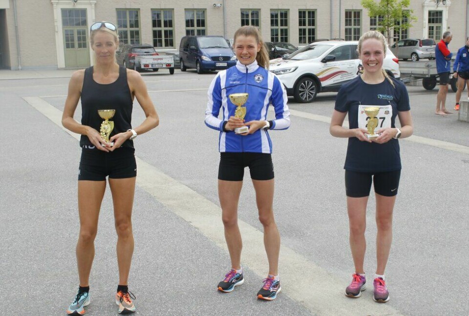 De tre beste damene på 10 km (fra venstre): Toer Silje Eklund, vinner Maren Lie og treer Christine Nystuen. Sentrumgateløpet - 10 km