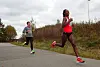 Yeshimebet Tadesse kom på andreplass under 10 km i Norgesløpet 2019 på Jessheim. Her foran Even Bentzen Løvås.