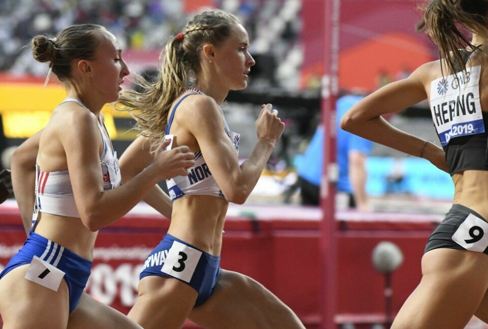 Hedda Hynne er en sterk medaljekandidat på 800 meter i EM innendørs. Bildet er fra VM friidrett 2019 i Doha. (Foto: Bjørn Johannessen) VM friidrett 2019 Doha - Gabriela GAJANOVÁ - hedda hynne - forsøk 800 m