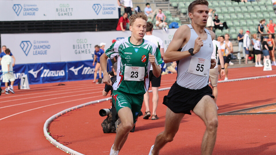 Håkon Moe Berg bak Ben Claridge. (Foto: Tom-Arild Hansen)