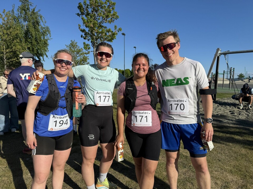 Fornøyd kvartett fra begge sider av Mjøsa etter målgang (fra ventre): Maren Enger, Tonje Johansson, Rebeca Barbosa og Ole Fredrik Korsnes. (Foto: Hilde Hagevik Odde)