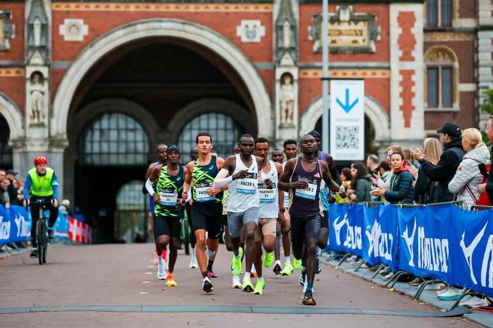 Yalemzerf Yehualaw satte løyperekord i Amsterdam Maraton