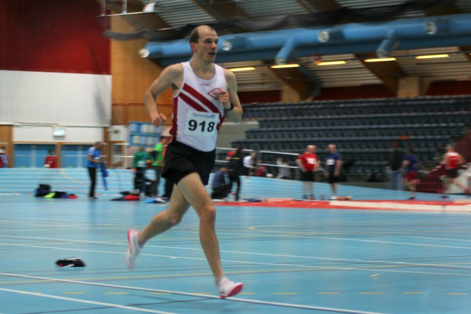 Mathias Moen var klart raskeste 3000 m-løper og vant MV 35-39 år på 8.51,86 i fjorårets NM.(Foto: Rolf Bakken) NM innendørs for veteran 2023 - Mathias Moen