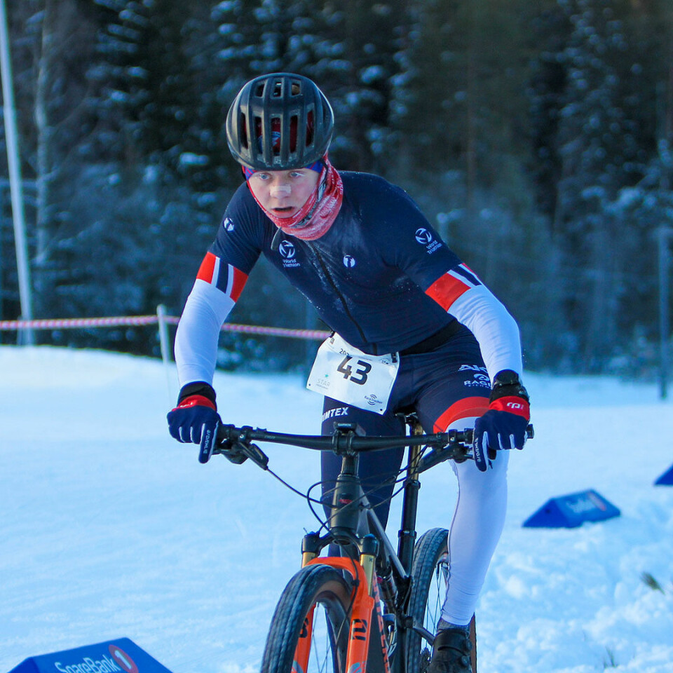 William Alexander Haug, Berger Idrettslag, har full konsentrasjon for å holde sykkelen på hjulene i den løse snøen. (Foto: Erik Marki Bjorli)