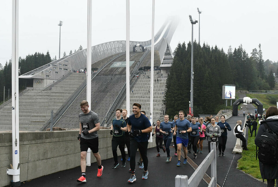 Med Holmenkollbakken i bakgrunnen, og som siste hinder, ble hinderløpet Toughest arrangert i Oslo i helga. (Alle foto: Berit Eide)