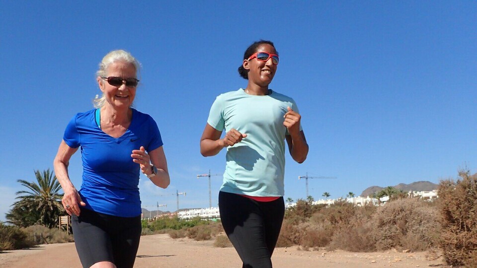 Chatrine Smulders (t.v) og Sandra Pinheira de Fonseca på treningsleir til Spania med SK Vidar og Team RP