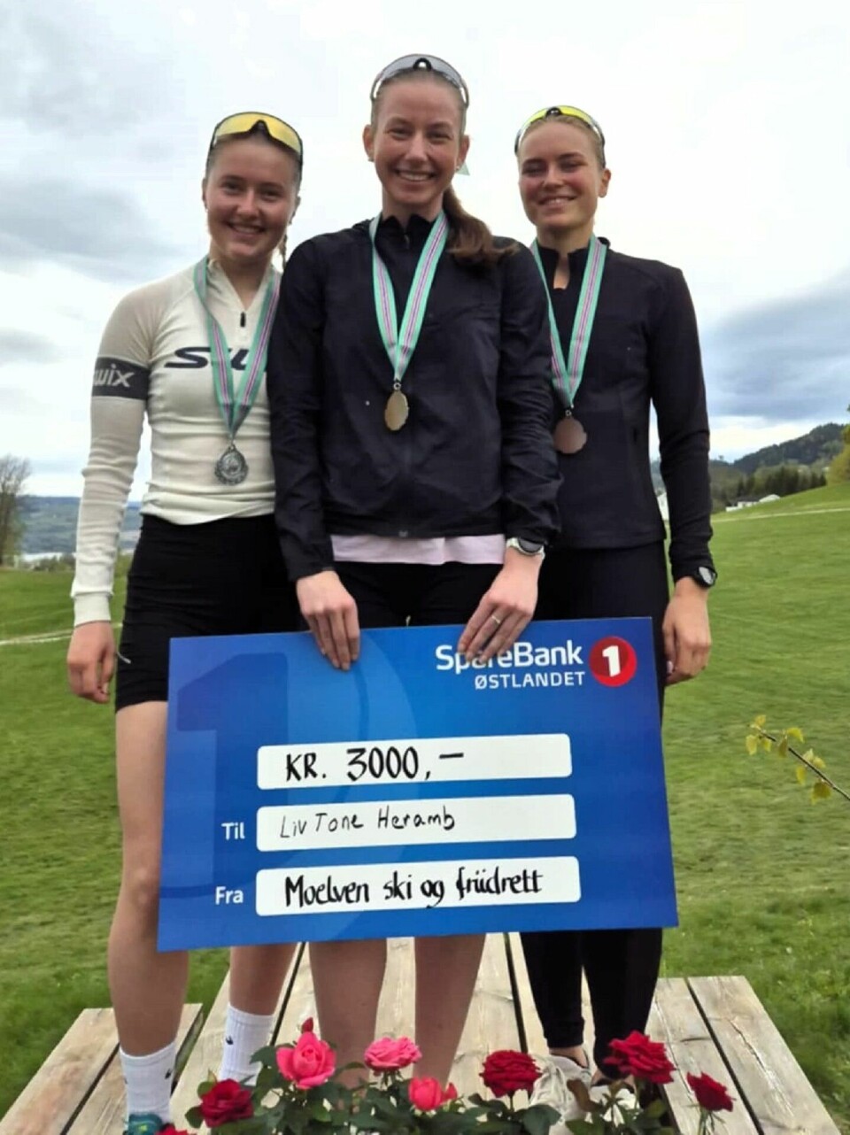 Seierspallen i kvinner senior (fra venstre) Julie Jeistad, Liv Tone Heramb og Julie Holthe. (Foto: arrangør)