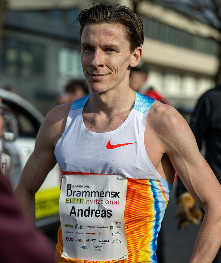 Andreas Almgren satte en ny fantastisk europarekord på halvmaraton i Valencia. Her fra Drammen tidligere i år, der han løp til svensk rekord på 5 km.