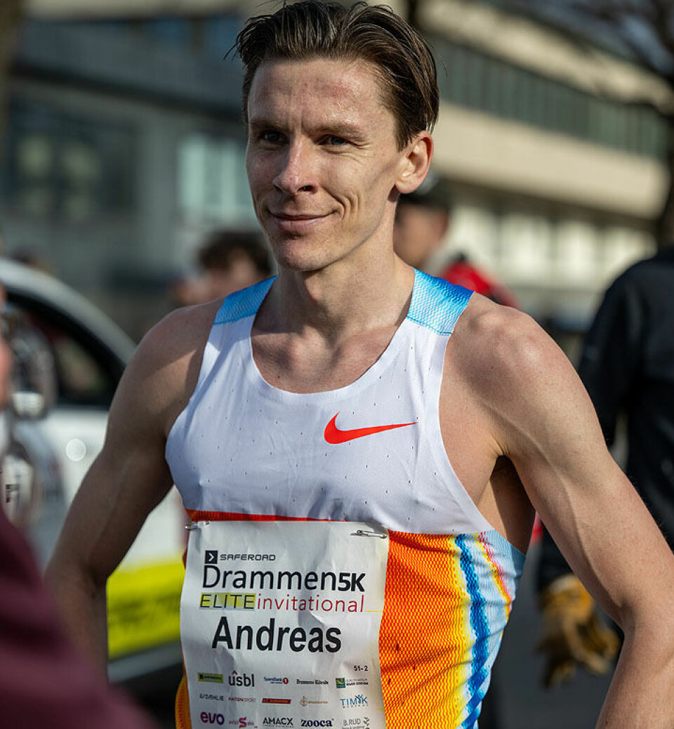 Andreas Almgren satte svensk rekord på 5k gateløp i norske Drammen.