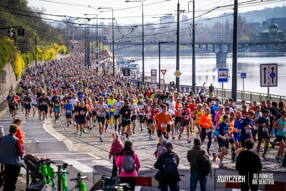 En stor del av løypa går langs elva Vltava, eller Moldau som den også er kjent som. (Foto: RunCzech)